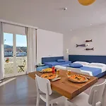 Felix - 4*