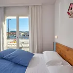 Felix - 4*