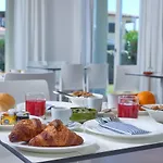 Felix - 4*