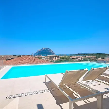 Felix - Lägenhetshotell Porto San Paolo (Sardinia)