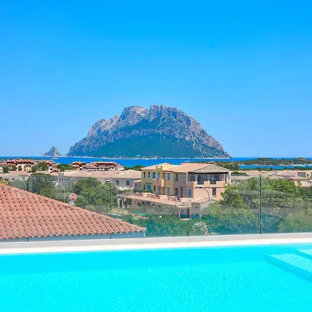 Felix - Lägenhetshotell Porto San Paolo (Sardinia)